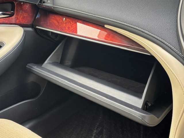 トヨタ クラウン マジェスタ Fバージョン 宮城県 2014(平26)年 6.4万km プレシャスシルバー 登録時走行距離63251km/純正HDDナビ/AM・FM・TV・Bluetooth・CD/ビルトインETC/ドライブレコーダー（前のみ）/バックカメラ/シートメモリー/セキュリティアラートシステム/前席パワーシート/前席シートヒーター/ヘッドライトウォッシャー/プッシュスタート/ALL　Auto　PW/ドアバイザー/フォグランプ/ウインカーミラー/カーテンエアバッグ/スイッチ付き木目調アームレスト