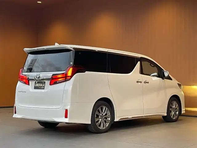 トヨタ アルファード S タイプゴールド 愛知県 2021(令3)年 4.1万km ホワイトパールクリスタルシャイン フルセグテレビ/Bluetooth/DVD/バックカメラ/コーナーセンサー/レーダークルーズ/レーンキープアシスト/パワーバックドア/ハーフレザーシート/社外デジタルインナーミラー/両側パワースライドドア/純正18インチAW/オートハイビーム/取扱説明書/保証書