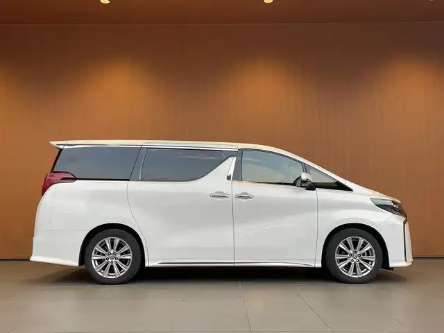 トヨタ アルファード S タイプゴールド 愛知県 2021(令3)年 4.1万km ホワイトパールクリスタルシャイン フルセグテレビ/Bluetooth/DVD/バックカメラ/コーナーセンサー/レーダークルーズ/レーンキープアシスト/パワーバックドア/ハーフレザーシート/社外デジタルインナーミラー/両側パワースライドドア/純正18インチAW/オートハイビーム/取扱説明書/保証書