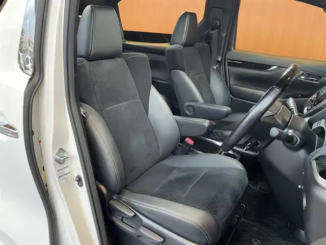 トヨタ アルファード S タイプゴールド 愛知県 2021(令3)年 4.1万km ホワイトパールクリスタルシャイン フルセグテレビ/Bluetooth/DVD/バックカメラ/コーナーセンサー/レーダークルーズ/レーンキープアシスト/パワーバックドア/ハーフレザーシート/社外デジタルインナーミラー/両側パワースライドドア/純正18インチAW/オートハイビーム/取扱説明書/保証書