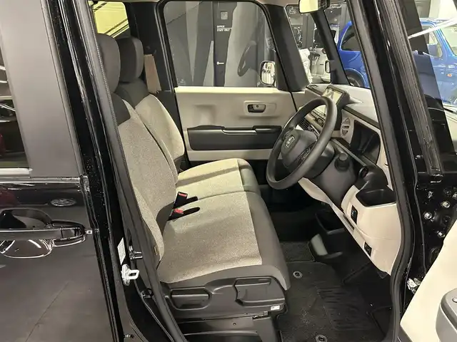 ホンダ Ｎ ＢＯＸ 愛媛県 2024(令6)年 0.3万km クリスタルブラックパール 純正8インチナビ/   BT.USB.フルセグTV/バックカメラ/片側パワスラ/電子パーキングブレーキ/純正フロアマット/スペアキー