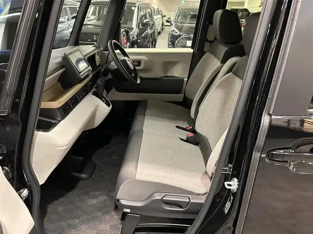 ホンダ Ｎ ＢＯＸ 愛媛県 2024(令6)年 0.3万km クリスタルブラックパール 純正8インチナビ/   BT.USB.フルセグTV/バックカメラ/片側パワスラ/電子パーキングブレーキ/純正フロアマット/スペアキー