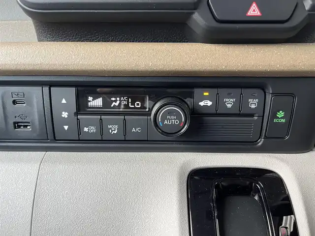 ホンダ Ｎ ＢＯＸ 高知県 2024(令6)年 0.3万km クリスタルブラックパール 純正ナビ/クルーズコントロール/アイドリングストップ/アイドリングストップ/バックカメラ/片側パワースライドドア/スマートキー/純正フロアマット/LEDヘッドライト/横滑り防止装置/レーンキープアシスト/盗難防止装置/オートライト/衝突被害軽減システム/運転席＋助手席＋サイドエアバッグ/カーテンエアバッグ/オートマチックハイビーム/コーナーセンサー/AM/FM