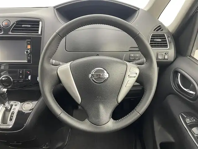 日産 セレナ ハイウェイスター S HV エアロ 大分県 2013(平25)年 8.7万km スーパーブラック 純正ナビ　型式MC312D-W/　AM/FM/CD/DVD/BT/　USB入力端子/　フルセグTV/バックカメラ/後席モニター　型式PCX-R3300/両側パワースライドドア/クルーズコントロール/ETC/プッシュスタート/アイドリングストップ/横滑り防止装置/電動格納ミラー/純正フロアマット/オートライト/HIDヘッドライト/フォグランプ/純正16インチアルミホイール