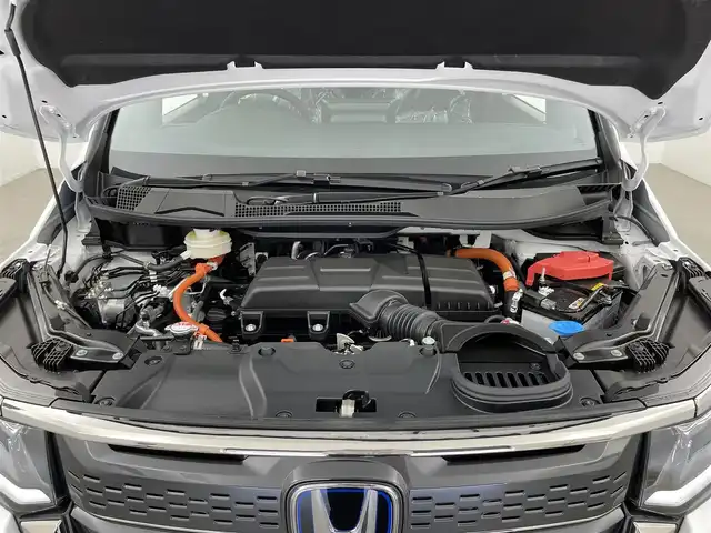 ホンダ ステップワゴン スパーダ eHEV 大分県 2025(令7)年 0.1万km未満 プラチナホワイトパール 純正11.4型ナビ/フルセグ/DVD/Bluetooth/バックカメラ/ホンダセンシング/レーダークルーズコントロール/減速セレクター/オートハイビーム/全列USBチャージャー/前席シートヒーター/パワーテールゲート/両側パワースライドドア/オートLEDライト/パドルシフト/スマートキー