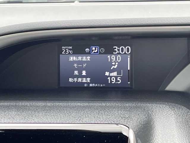トヨタ ヴォクシー ZS 煌 千葉県 2018(平30)年 3.4万km ブラック 純正ナビ/フルセグテレビ/Bluetooth/DVD/CD/バックカメラ/アルパインフリップダウンモニター/ドライブレコーダー/両側パワースライドドア/クルーズコントロール/ビルトインETC/オートライト/オートマチックハイビーム/LEDヘッドライト/LEDフォグランプ/プッシュスタートボタン/MTモード付AT/革巻きハンドル/ステアリングスイッチ/リアサンシェード/トヨタセーフティーセンス/レーンキープアシスト/衝突被害軽減システム/先行車両発進のお知らせ/車線逸脱警報/盗難防止装置/純正アルミホイール/純正フロアマット/ALLオートパワーウィンドウ/ウィンカーミラー/取扱説明書/スマートキー/スペアキー1本