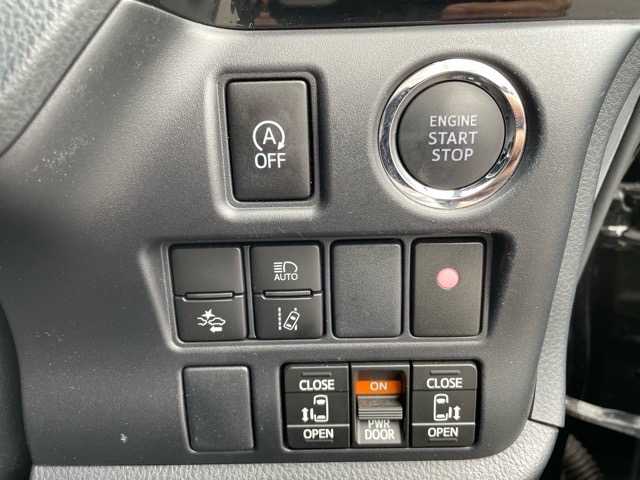 トヨタ ヴォクシー ZS 煌 千葉県 2018(平30)年 3.4万km ブラック 純正ナビ/フルセグテレビ/Bluetooth/DVD/CD/バックカメラ/アルパインフリップダウンモニター/ドライブレコーダー/両側パワースライドドア/クルーズコントロール/ビルトインETC/オートライト/オートマチックハイビーム/LEDヘッドライト/LEDフォグランプ/プッシュスタートボタン/MTモード付AT/革巻きハンドル/ステアリングスイッチ/リアサンシェード/トヨタセーフティーセンス/レーンキープアシスト/衝突被害軽減システム/先行車両発進のお知らせ/車線逸脱警報/盗難防止装置/純正アルミホイール/純正フロアマット/ALLオートパワーウィンドウ/ウィンカーミラー/取扱説明書/スマートキー/スペアキー1本