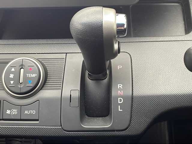 ホンダ フリード スパイク G ジャストセレクション 栃木県 2014(平26)年 5.8万km アラバスターシルバーメタリック 純正ナビ/（CD/DVD/ワンセグTV/BT）/バックカメラ/コーナーセンサー（前のみ）/ETC/両側パワースライドドア/オートライト/HIDヘッドライト/横滑り防止装置/スマートキー/電動格納ミラー/純正フロアマット