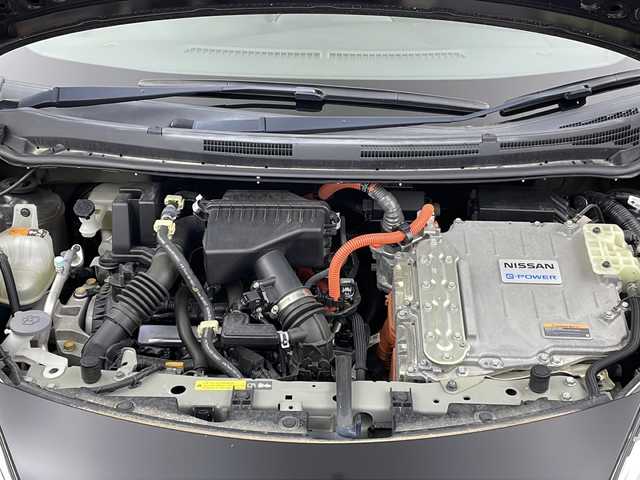 日産 ノート e－パワー ニスモ 三重県 2018(平30)年 3.9万km スーパーブラック 禁煙車　/純正ナビ　/全方位カメラ　/フルセグＴＶ　/ＬＥＤヘッドライト　/デジタルインナーミラー　/衝突軽減　/レーンキープアシスト　/横滑り防止　/スマートキー　/純正アルミ　/オートライト　/スマートキー　