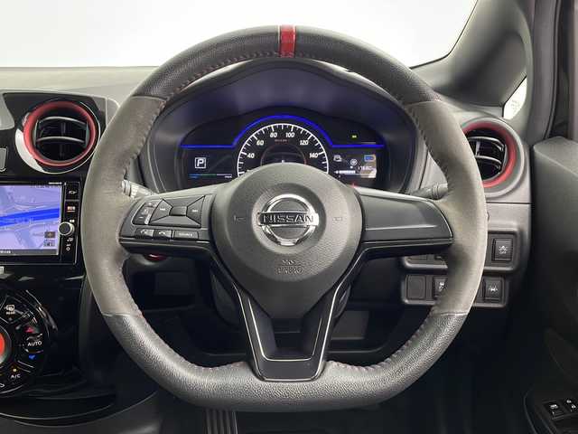 日産 ノート e－パワー ニスモ 三重県 2018(平30)年 3.9万km スーパーブラック 禁煙車　/純正ナビ　/全方位カメラ　/フルセグＴＶ　/ＬＥＤヘッドライト　/デジタルインナーミラー　/衝突軽減　/レーンキープアシスト　/横滑り防止　/スマートキー　/純正アルミ　/オートライト　/スマートキー　