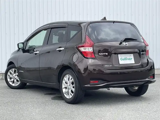 日産 ノート e－パワー メダリスト 福岡県 2016(平28)年 3.4万km インペリアルアンバーP 純正ナビ（ＭＭ３１６Ｄ－Ｗ）　アラウンドビューモニター　インテリジェントルームミラー　エマージェンシーブレーキ　ハーフレザーシート　ＬＥＤヘッドライト　フルセグ　ＣＤ／ＤＶＤ　ブルートゥース　ＥＴＣ