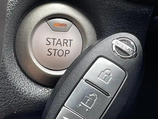 日産 ノート e－パワー メダリスト 福岡県 2016(平28)年 3.4万km インペリアルアンバーP 純正ナビ（ＭＭ３１６Ｄ－Ｗ）　アラウンドビューモニター　インテリジェントルームミラー　エマージェンシーブレーキ　ハーフレザーシート　ＬＥＤヘッドライト　フルセグ　ＣＤ／ＤＶＤ　ブルートゥース　ＥＴＣ