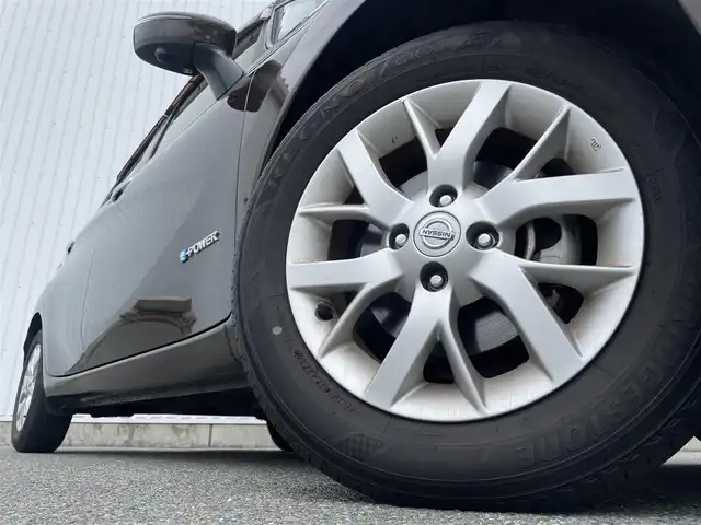 日産 ノート e－パワー メダリスト 福岡県 2016(平28)年 3.4万km インペリアルアンバーP 純正ナビ（ＭＭ３１６Ｄ－Ｗ）　アラウンドビューモニター　インテリジェントルームミラー　エマージェンシーブレーキ　ハーフレザーシート　ＬＥＤヘッドライト　フルセグ　ＣＤ／ＤＶＤ　ブルートゥース　ＥＴＣ