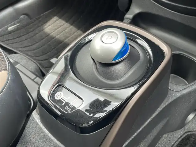 日産 ノート e－パワー メダリスト 福岡県 2016(平28)年 3.4万km インペリアルアンバーP 純正ナビ（ＭＭ３１６Ｄ－Ｗ）　アラウンドビューモニター　インテリジェントルームミラー　エマージェンシーブレーキ　ハーフレザーシート　ＬＥＤヘッドライト　フルセグ　ＣＤ／ＤＶＤ　ブルートゥース　ＥＴＣ