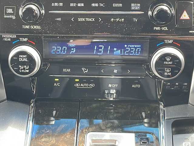トヨタ アルファードハイブリット SR 道北・旭川 2016(平28)年 5.9万km グレーメタリック ・4WD/・禁煙車/・JBLプレミアムサウンド＆１２．１リアエンターテインメントシステム/・トヨタ純正SDナビ/BT/フルセグ/AUX/DVD/CD/・両側パワースライドドア/・バックカメラ/・純正フリップダウンモニター/・プリクラッシュセーフティ/・追従型クルーズコントロール/・インテリジェントクリアランスソナー/・オートマチックハイビーム/・ハーフレザーシート/・オットマン/・アイドリングストップ/・ナノイー/・後席用LEDドームランプ/・ブレーキホールド/・ステアリングスイッチ/・前後コーナーセンサー/・電動パーキングブレーキ/・ETC/・LEDヘッドライト/・フォグランプ/・オートライト/・電動格納ミラー/・純正フロアマット/・保証書/・取扱説明書