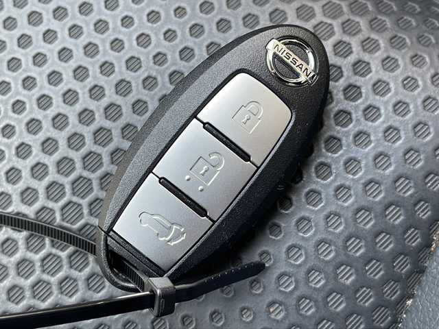 日産 エクストレイル ハイブリッド 20X 長野県 2017(平29)年 4.5万km ブリリアントホワイトパール ４WD/プロパイロット/エマージェンシーブレーキ/純正メモリーナビ/バックカメラ/アラウンドビューモニター/前後コーナーセンサー /シートヒーター /ルーフレール/社外17インチアルミ/保証書・取説