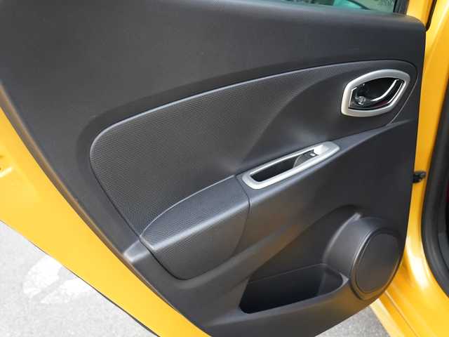 ルノー ルーテシア ルノー スポール ジョンプレミアム 静岡県 2014(平26)年 4.3万km 黄 100台限定モデル/200ps/スポーツブラックレザーシート /シートヒーター /ディスプレイオーディオBluetooth/ビルシュタイン足回り/ウェッズスポーツ１８インチアルミホイール/HIDヘッドライト/RSドライブ/KAROフロアマッド/電動格納ミラー/大型リヤスポイラー/社外マフラー/キーレスx2/ETC