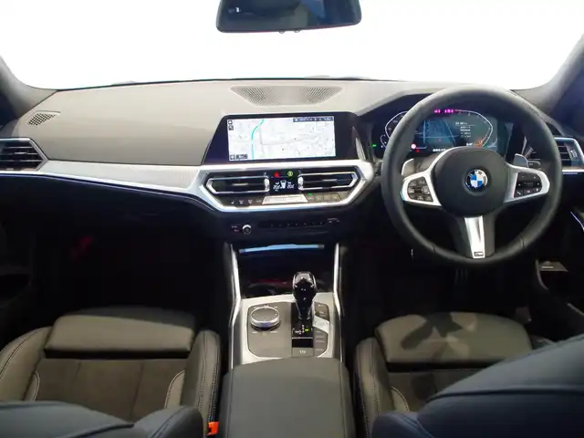 ＢＭＷ ３１８ｉ Mスポーツ 岐阜県 2022(令4)年 0.4万km サファイアブラックP ＢＭＷライブ・コックピット　/BMWカーブド・ディスプレイ  /12.3インチ マルチ・ディスプレイ・メーター・パネル  /14.9インチ ワイド・コントロール・ディスプレイ（タッチ・パネル機能付）/HDDナビゲーション・システム（VICS 3メディア対応）/ＡＣＣ/レーン・ディパーチャー・ウォーニング（車線逸脱警告システム）/レーン・チェンジ・ウォーニング/レーン・キーピング・アシスト/電動リアゲート/シートヒーター/パワーシート