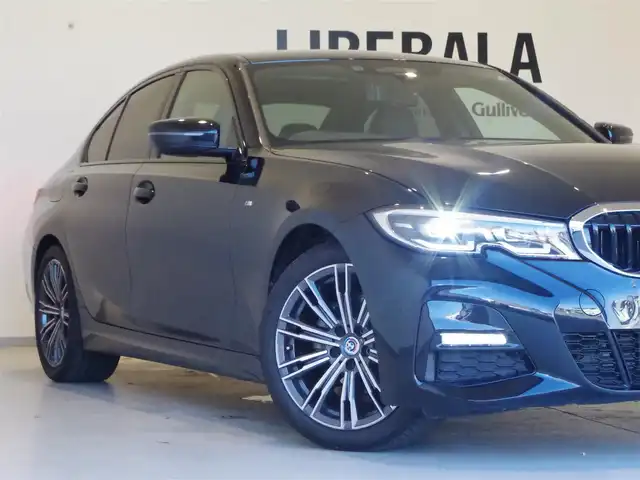 ＢＭＷ ３１８ｉ Mスポーツ 岐阜県 2022(令4)年 0.4万km サファイアブラックP ＢＭＷライブ・コックピット　/BMWカーブド・ディスプレイ  /12.3インチ マルチ・ディスプレイ・メーター・パネル  /14.9インチ ワイド・コントロール・ディスプレイ（タッチ・パネル機能付）/HDDナビゲーション・システム（VICS 3メディア対応）/ＡＣＣ/レーン・ディパーチャー・ウォーニング（車線逸脱警告システム）/レーン・チェンジ・ウォーニング/レーン・キーピング・アシスト/電動リアゲート/シートヒーター/パワーシート