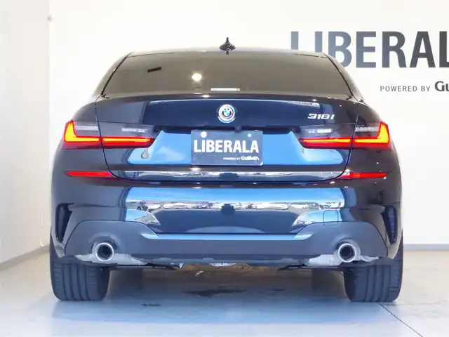 ＢＭＷ ３１８ｉ Mスポーツ 岐阜県 2022(令4)年 0.4万km サファイアブラックP ＢＭＷライブ・コックピット　/BMWカーブド・ディスプレイ  /12.3インチ マルチ・ディスプレイ・メーター・パネル  /14.9インチ ワイド・コントロール・ディスプレイ（タッチ・パネル機能付）/HDDナビゲーション・システム（VICS 3メディア対応）/ＡＣＣ/レーン・ディパーチャー・ウォーニング（車線逸脱警告システム）/レーン・チェンジ・ウォーニング/レーン・キーピング・アシスト/電動リアゲート/シートヒーター/パワーシート