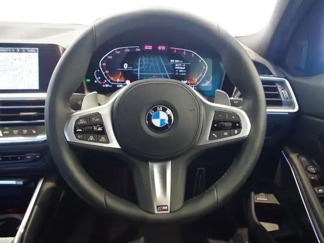ＢＭＷ ３１８ｉ Mスポーツ 岐阜県 2022(令4)年 0.4万km サファイアブラックP ＢＭＷライブ・コックピット　/BMWカーブド・ディスプレイ  /12.3インチ マルチ・ディスプレイ・メーター・パネル  /14.9インチ ワイド・コントロール・ディスプレイ（タッチ・パネル機能付）/HDDナビゲーション・システム（VICS 3メディア対応）/ＡＣＣ/レーン・ディパーチャー・ウォーニング（車線逸脱警告システム）/レーン・チェンジ・ウォーニング/レーン・キーピング・アシスト/電動リアゲート/シートヒーター/パワーシート