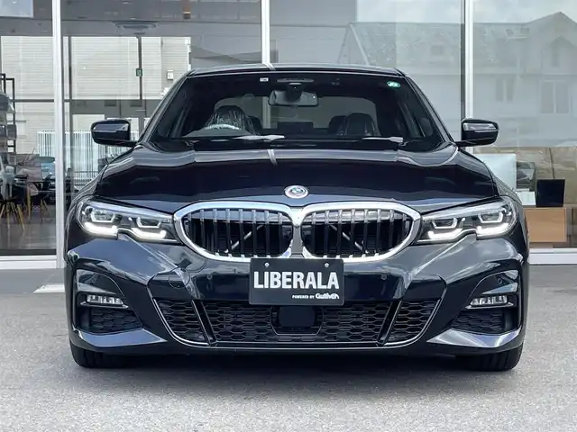 ＢＭＷ ３１８ｉ Mスポーツ 岐阜県 2022(令4)年 0.4万km サファイアブラックP ＢＭＷライブ・コックピット　/BMWカーブド・ディスプレイ  /12.3インチ マルチ・ディスプレイ・メーター・パネル  /14.9インチ ワイド・コントロール・ディスプレイ（タッチ・パネル機能付）/HDDナビゲーション・システム（VICS 3メディア対応）/ＡＣＣ/レーン・ディパーチャー・ウォーニング（車線逸脱警告システム）/レーン・チェンジ・ウォーニング/レーン・キーピング・アシスト/電動リアゲート/シートヒーター/パワーシート