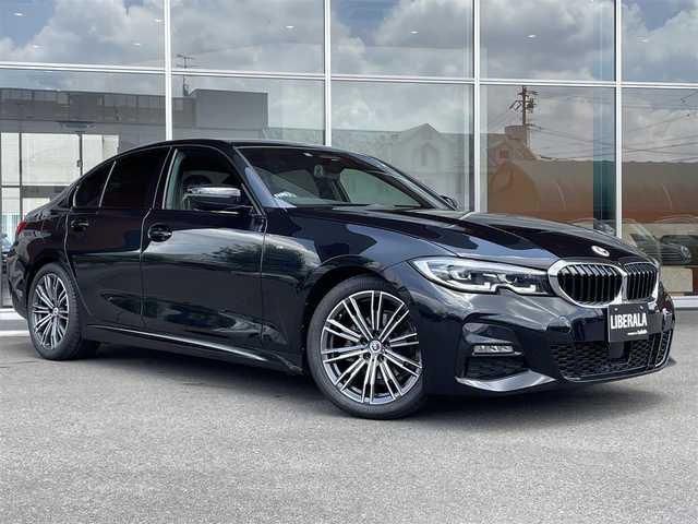 ＢＭＷ ３１８ｉ Mスポーツ 岐阜県 2022(令4)年 0.4万km サファイアブラックP ＢＭＷライブ・コックピット　/BMWカーブド・ディスプレイ  /12.3インチ マルチ・ディスプレイ・メーター・パネル  /14.9インチ ワイド・コントロール・ディスプレイ（タッチ・パネル機能付）/HDDナビゲーション・システム（VICS 3メディア対応）/ＡＣＣ/レーン・ディパーチャー・ウォーニング（車線逸脱警告システム）/レーン・チェンジ・ウォーニング/レーン・キーピング・アシスト/電動リアゲート/シートヒーター/パワーシート