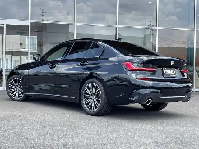 ＢＭＷ ３１８ｉ Mスポーツ 岐阜県 2022(令4)年 0.4万km サファイアブラックP ＢＭＷライブ・コックピット　/BMWカーブド・ディスプレイ  /12.3インチ マルチ・ディスプレイ・メーター・パネル  /14.9インチ ワイド・コントロール・ディスプレイ（タッチ・パネル機能付）/HDDナビゲーション・システム（VICS 3メディア対応）/ＡＣＣ/レーン・ディパーチャー・ウォーニング（車線逸脱警告システム）/レーン・チェンジ・ウォーニング/レーン・キーピング・アシスト/電動リアゲート/シートヒーター/パワーシート