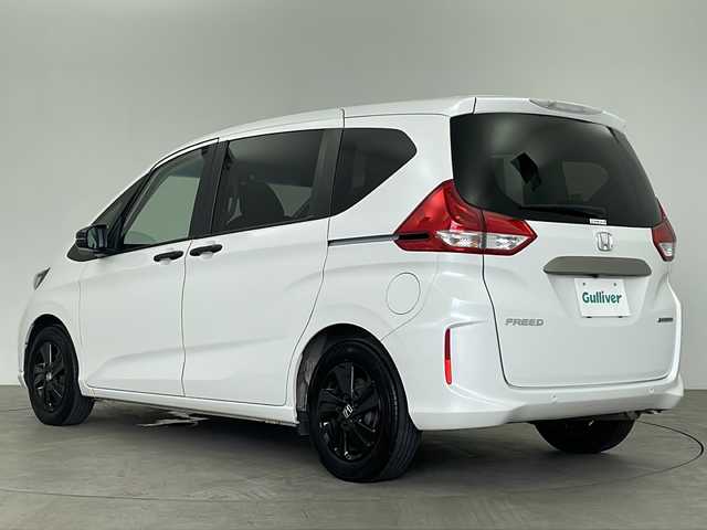 ホンダ フリード ハイブリット G ブラックスタイル 鹿児島県 2022(令4)年 5.4万km プラチナホワイトパール 純正ナビ/（CD/DVD/BT/HDMI/フルセグTV）/両側パワースライドドア/レーダークルーズコントロール/オートライト/オートマチックハイビーム/純正ドライブレコーダー（前後）/シートヒーター（前席）/コーナーセンサー/バックカメラ/スマートキー/プッシュスタート/取説、保証書