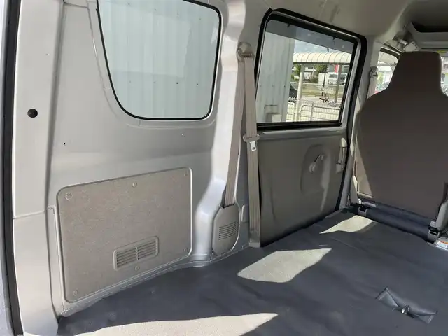 スズキ エブリイ PA 滋賀県 2023(令5)年 2.8万km シルキーシルバーメタリック 純正ラジオ/（AM/FM）/ETC/ドライブレコーダー/セーフティサポート/・横滑り防止装置/・ABS（アンチロックブレーキシステム）/・VDC（ビークルダイナミクスコントロール）/・ブレーキアシスト/・ヒルスタートアシスト/アイドリングストップ/オートライト/ハロゲンヘッドライト/ヘッドライトライトレベリング/マニュアルエアコン/マニュアルウィンドウ/パワーステアリング/純正フロアマット/純正ドアバイザー