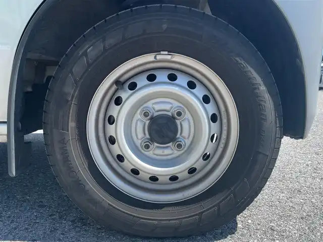 スズキ エブリイ PA 滋賀県 2023(令5)年 2.8万km シルキーシルバーメタリック 純正ラジオ/（AM/FM）/ETC/ドライブレコーダー/セーフティサポート/・横滑り防止装置/・ABS（アンチロックブレーキシステム）/・VDC（ビークルダイナミクスコントロール）/・ブレーキアシスト/・ヒルスタートアシスト/アイドリングストップ/オートライト/ハロゲンヘッドライト/ヘッドライトライトレベリング/マニュアルエアコン/マニュアルウィンドウ/パワーステアリング/純正フロアマット/純正ドアバイザー