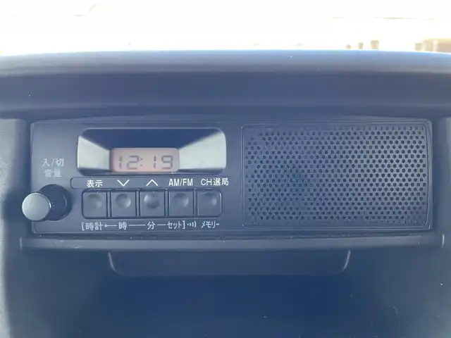 スズキ エブリイ PA 滋賀県 2023(令5)年 2.8万km シルキーシルバーメタリック 純正ラジオ/（AM/FM）/ETC/ドライブレコーダー/セーフティサポート/・横滑り防止装置/・ABS（アンチロックブレーキシステム）/・VDC（ビークルダイナミクスコントロール）/・ブレーキアシスト/・ヒルスタートアシスト/アイドリングストップ/オートライト/ハロゲンヘッドライト/ヘッドライトライトレベリング/マニュアルエアコン/マニュアルウィンドウ/パワーステアリング/純正フロアマット/純正ドアバイザー