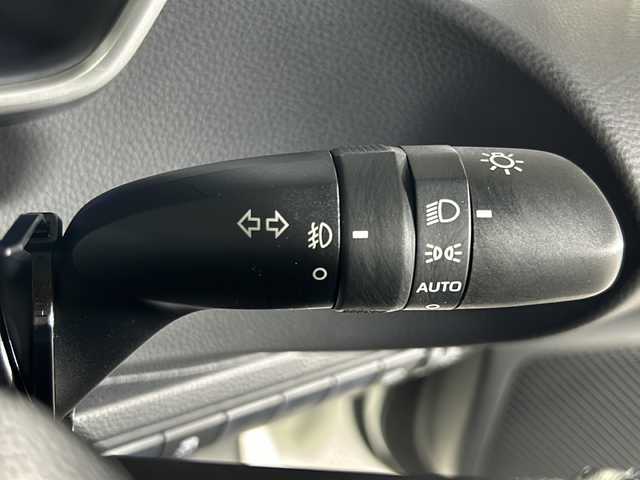 トヨタ カローラ スポーツ ハイブリッドG Z 沖縄県 2018(平30)年 5.8万km パール 県外仕入れ/禁煙車/純正9インチナビ[NSZT-Y68T]/（フルセグTV Bluetooth CD DVD）/バックカメラ/ビルトインETC/レーダークルーズコントロール/ステアリングスイッチ/ドライブレコーダー/電動パーキングブレーキ/トヨタセーフティセンス/・レーントレーシングアシスト/・プリクラッシュセーフティ/・ブラインドスポットモニター/・オートマチックハイビーム/・クリアランスソナー