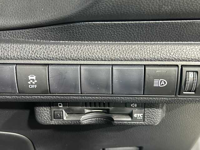 トヨタ カローラ スポーツ ハイブリッドG Z 沖縄県 2018(平30)年 5.8万km パール 県外仕入れ/禁煙車/純正9インチナビ[NSZT-Y68T]/（フルセグTV Bluetooth CD DVD）/バックカメラ/ビルトインETC/レーダークルーズコントロール/ステアリングスイッチ/ドライブレコーダー/電動パーキングブレーキ/トヨタセーフティセンス/・レーントレーシングアシスト/・プリクラッシュセーフティ/・ブラインドスポットモニター/・オートマチックハイビーム/・クリアランスソナー