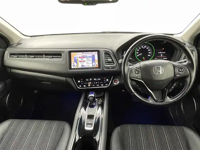 ホンダ ヴェゼル ハイブリッド Z ホンダセンシング 熊本県 2017(平29)年 7.7万km クリスタルブラックパール 禁煙車/純正８型ナビVXM-165VFEi（フルセグTV・AM・FM・Bluetooth・USB）/アルパインフリップダウンモニター/バックカメラ/レーダークルーズコントロール/ETC/前席シートヒーター/ホンダセンシング/衝突軽減ブレーキ/レーンキープアシスト/横滑り防止/ダウンヒルアシスト/ハーフレザーシート/社外フロアマット/純正17インチAW/オートライト/LEDオートライト/フォグランプ/ルーフレール/スマートキー/プッシュスタート