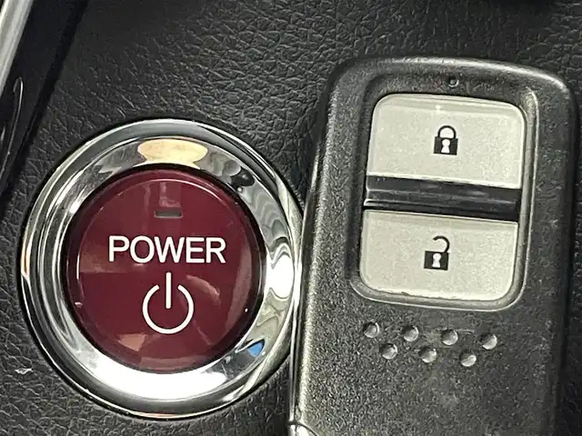 ホンダ ヴェゼル ハイブリッド Z ホンダセンシング 熊本県 2017(平29)年 7.7万km クリスタルブラックパール 禁煙車/純正８型ナビVXM-165VFEi（フルセグTV・AM・FM・Bluetooth・USB）/アルパインフリップダウンモニター/バックカメラ/レーダークルーズコントロール/ETC/前席シートヒーター/ホンダセンシング/衝突軽減ブレーキ/レーンキープアシスト/横滑り防止/ダウンヒルアシスト/ハーフレザーシート/社外フロアマット/純正17インチAW/オートライト/LEDオートライト/フォグランプ/ルーフレール/スマートキー/プッシュスタート
