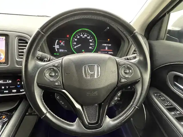 ホンダ ヴェゼル ハイブリッド Z ホンダセンシング 熊本県 2017(平29)年 7.7万km クリスタルブラックパール 禁煙車/純正８型ナビVXM-165VFEi（フルセグTV・AM・FM・Bluetooth・USB）/アルパインフリップダウンモニター/バックカメラ/レーダークルーズコントロール/ETC/前席シートヒーター/ホンダセンシング/衝突軽減ブレーキ/レーンキープアシスト/横滑り防止/ダウンヒルアシスト/ハーフレザーシート/社外フロアマット/純正17インチAW/オートライト/LEDオートライト/フォグランプ/ルーフレール/スマートキー/プッシュスタート