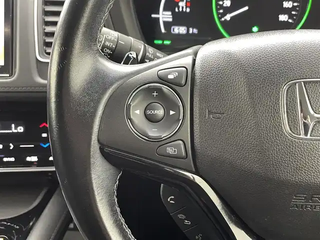 ホンダ ヴェゼル ハイブリッド Z ホンダセンシング 熊本県 2017(平29)年 7.7万km クリスタルブラックパール 禁煙車/純正８型ナビVXM-165VFEi（フルセグTV・AM・FM・Bluetooth・USB）/アルパインフリップダウンモニター/バックカメラ/レーダークルーズコントロール/ETC/前席シートヒーター/ホンダセンシング/衝突軽減ブレーキ/レーンキープアシスト/横滑り防止/ダウンヒルアシスト/ハーフレザーシート/社外フロアマット/純正17インチAW/オートライト/LEDオートライト/フォグランプ/ルーフレール/スマートキー/プッシュスタート