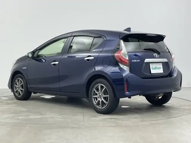 トヨタ アクア S スタイルブラック 新潟県 2018(平30)年 6万km ダークブルーマイカ 社外メモリナビ（Bluetooth・USB・CD・DVD）/フルセグ　/バックカメラ　/前方ドライブレコーダー/レーンキープアシスト　/前後コーナーセンサー　/クルーズコントロール/パーキングサポートブレーキ　/衝突被害軽減システム/ステアリングスイッチ/社外１５インチアルミホイール/純正フロアマット/ハロゲンオートライト　/オートマチックハイビーム　/保証書/取扱説明書/スマートキー/スペアキー
