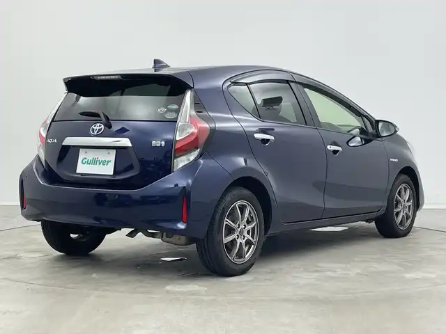 トヨタ アクア S スタイルブラック 新潟県 2018(平30)年 6万km ダークブルーマイカ 社外メモリナビ（Bluetooth・USB・CD・DVD）/フルセグ　/バックカメラ　/前方ドライブレコーダー/レーンキープアシスト　/前後コーナーセンサー　/クルーズコントロール/パーキングサポートブレーキ　/衝突被害軽減システム/ステアリングスイッチ/社外１５インチアルミホイール/純正フロアマット/ハロゲンオートライト　/オートマチックハイビーム　/保証書/取扱説明書/スマートキー/スペアキー