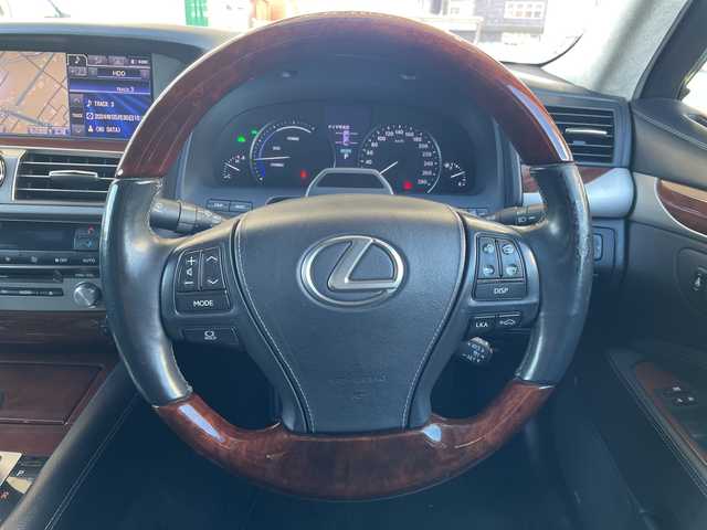 レクサス ＬＳ 600h バージョンL 愛媛県 2012(平24)年 15.7万km ブラックオパールマイカ 純正ナビ/サンルーフ/バックカメラ/ブレンボキャリパー(オレンジ)/全席パワーシート/全席シートヒーター、エアシート/フルセグテレビ/前後コーナーセンサー/ステアリングヒーター/オートブレーキホールド/衝突軽減システム/横滑り防止装置/オートライト/ＥＴＣ/ブラインドスポット