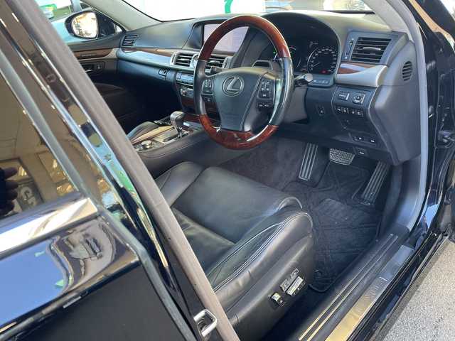 レクサス ＬＳ 600h バージョンL 愛媛県 2012(平24)年 15.7万km ブラックオパールマイカ 純正ナビ/サンルーフ/バックカメラ/ブレンボキャリパー(オレンジ)/全席パワーシート/全席シートヒーター、エアシート/フルセグテレビ/前後コーナーセンサー/ステアリングヒーター/オートブレーキホールド/衝突軽減システム/横滑り防止装置/オートライト/ＥＴＣ/ブラインドスポット