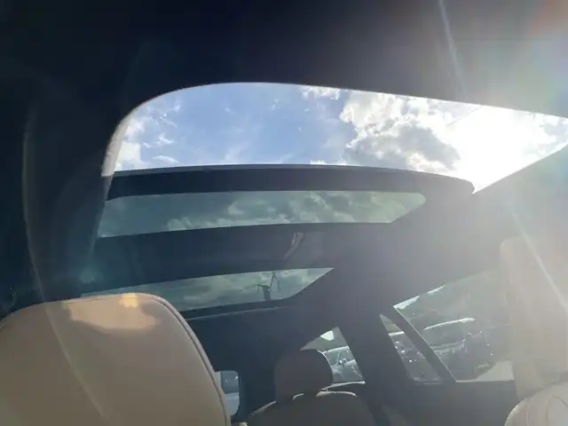 ボルボ ボルボ Ｖ６０ クロスカントリー アルティメット B5 AWD 宮崎県 2024(令6)年 0.9万km クリスタルホワイトP ワンオーナー車/純正ディスプレイオーディオ/Bowers & Willkinsプレミアムサウンド・オーディオシステム/Apple CarPlay/Android Auto/シートヒーター/エアーシート/ステアリングヒーター/ステアリングスイッチ/アラウンドビューモニター/パワーシート　前列シート両方/電動格納シート　前列シート両方/レザーシート　ベージュ/サンルーフ/ビルトインETC/タイプCポート×２/ルーフレール/純正ドライブレコーダー　前後/オートライト