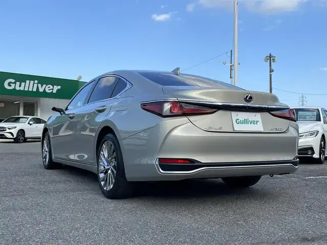 レクサス ＥＳ 300h バージョンL 千葉県 2018(平30)年 2.7万km アイスエクリュマイカメタリック ムーンルーフ/ホワイトレザーシート/マークレビンソンサウンドシステム/純正12.3インチSDナビ/・CD/DVD/MSV/Bluetooth/フルセグTV/パノラミックビューカメラ/デジタルアウターミラー/デジタルインナーミラー/レクサスセーフティシステム＋/・レーダークルーズコントロール/・プリクラッシュセーフティ/・レーンキープアシスト/・パーキングサポートブレーキ/・オートマチックハイビーム/・ブラインドスポットモニター/全席シートヒーター/前席シートベンチレーション/前席パワーシート/前後コーナーセンサー/パワートランクリッド/AC100V1500W電源/LEDヘッドランプ/オートライト/純正18インチアルミホイール/ウッドコンビステアリング/ヘッドアップディスプレイ/ステアリングヒーター/パドルシフト/左右独立オートエアコン/スマートエントリー/ビルトインETC2.0/サイド＆カーテンエアバッグ