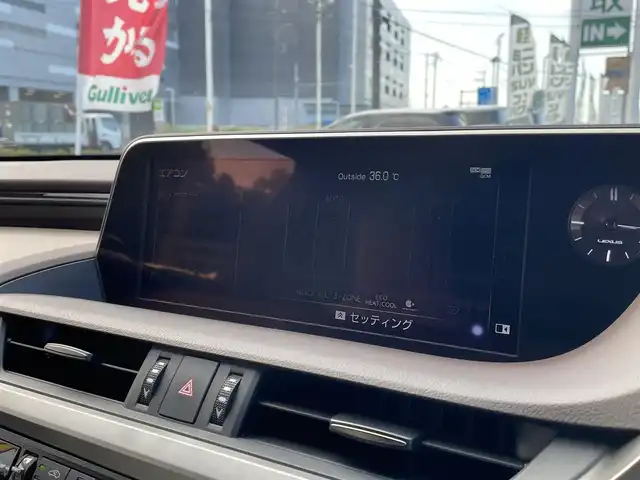 レクサス ＥＳ 300h バージョンL 千葉県 2018(平30)年 2.7万km アイスエクリュマイカメタリック ムーンルーフ/ホワイトレザーシート/マークレビンソンサウンドシステム/純正12.3インチSDナビ/・CD/DVD/MSV/Bluetooth/フルセグTV/パノラミックビューカメラ/デジタルアウターミラー/デジタルインナーミラー/レクサスセーフティシステム＋/・レーダークルーズコントロール/・プリクラッシュセーフティ/・レーンキープアシスト/・パーキングサポートブレーキ/・オートマチックハイビーム/・ブラインドスポットモニター/全席シートヒーター/前席シートベンチレーション/前席パワーシート/前後コーナーセンサー/パワートランクリッド/AC100V1500W電源/LEDヘッドランプ/オートライト/純正18インチアルミホイール/ウッドコンビステアリング/ヘッドアップディスプレイ/ステアリングヒーター/パドルシフト/左右独立オートエアコン/スマートエントリー/ビルトインETC2.0/サイド＆カーテンエアバッグ