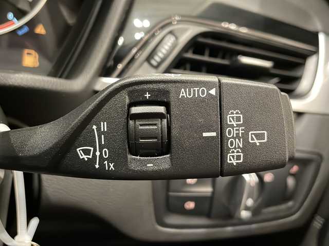 ＢＭＷ Ｘ１ xDrive 18d xライン ハイライン 新潟県 2017(平29)年 3.8万km ミネラルグレー ライトパッケージ/・照明付きバニティミラー/・アンビエントライト/パークディスタンスコントロール/パーキングアシスト/コーナーセンサー/スライディングリアシート/オートマチックエアーコンディショナー/オートマチックテールゲートオペレーション/HDDナビゲーションシステム/・Bluetooth/・AM/FM/・AUX/クルーズコントロール/オートライト/LEDヘッドライト/ハーフレザーシート/保証書/取扱説明書/スペアキー