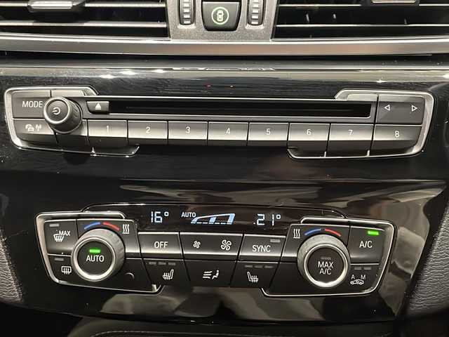 ＢＭＷ Ｘ１ xDrive 18d xライン ハイライン 新潟県 2017(平29)年 3.8万km ミネラルグレー ライトパッケージ/・照明付きバニティミラー/・アンビエントライト/パークディスタンスコントロール/パーキングアシスト/コーナーセンサー/スライディングリアシート/オートマチックエアーコンディショナー/オートマチックテールゲートオペレーション/HDDナビゲーションシステム/・Bluetooth/・AM/FM/・AUX/クルーズコントロール/オートライト/LEDヘッドライト/ハーフレザーシート/保証書/取扱説明書/スペアキー