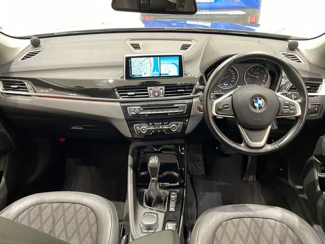 ＢＭＷ Ｘ１ xDrive 18d xライン ハイライン 新潟県 2017(平29)年 3.8万km ミネラルグレー ライトパッケージ/・照明付きバニティミラー/・アンビエントライト/パークディスタンスコントロール/パーキングアシスト/コーナーセンサー/スライディングリアシート/オートマチックエアーコンディショナー/オートマチックテールゲートオペレーション/HDDナビゲーションシステム/・Bluetooth/・AM/FM/・AUX/クルーズコントロール/オートライト/LEDヘッドライト/ハーフレザーシート/保証書/取扱説明書/スペアキー