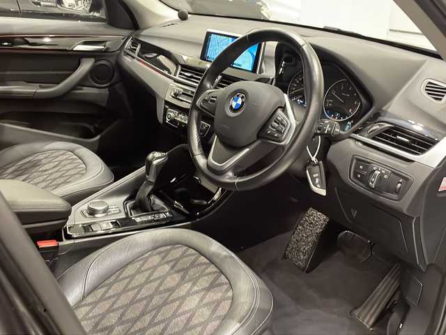 ＢＭＷ Ｘ１ xDrive 18d xライン ハイライン 新潟県 2017(平29)年 3.8万km ミネラルグレー ライトパッケージ/・照明付きバニティミラー/・アンビエントライト/パークディスタンスコントロール/パーキングアシスト/コーナーセンサー/スライディングリアシート/オートマチックエアーコンディショナー/オートマチックテールゲートオペレーション/HDDナビゲーションシステム/・Bluetooth/・AM/FM/・AUX/クルーズコントロール/オートライト/LEDヘッドライト/ハーフレザーシート/保証書/取扱説明書/スペアキー