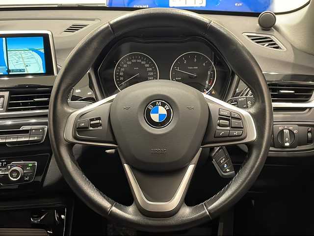 ＢＭＷ Ｘ１ xDrive 18d xライン ハイライン 新潟県 2017(平29)年 3.8万km ミネラルグレー ライトパッケージ/・照明付きバニティミラー/・アンビエントライト/パークディスタンスコントロール/パーキングアシスト/コーナーセンサー/スライディングリアシート/オートマチックエアーコンディショナー/オートマチックテールゲートオペレーション/HDDナビゲーションシステム/・Bluetooth/・AM/FM/・AUX/クルーズコントロール/オートライト/LEDヘッドライト/ハーフレザーシート/保証書/取扱説明書/スペアキー